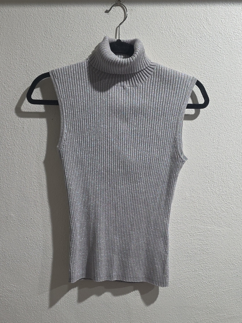 Cable And Gauge Silver Sparkle Sleeveless Ribbed Turtleneck